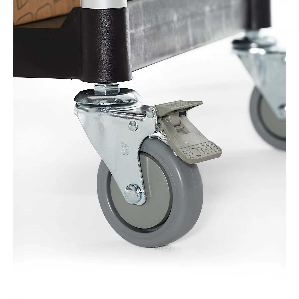 Schäfer Shop Pure Chariot à plateaux, 2 plateaux, jusqu'à 200 kg, 2 poignées de poussée, roues pivotantes, aluminium &amp; plastique, L 850 x l 480 x H 950 mm, plateaux noirs